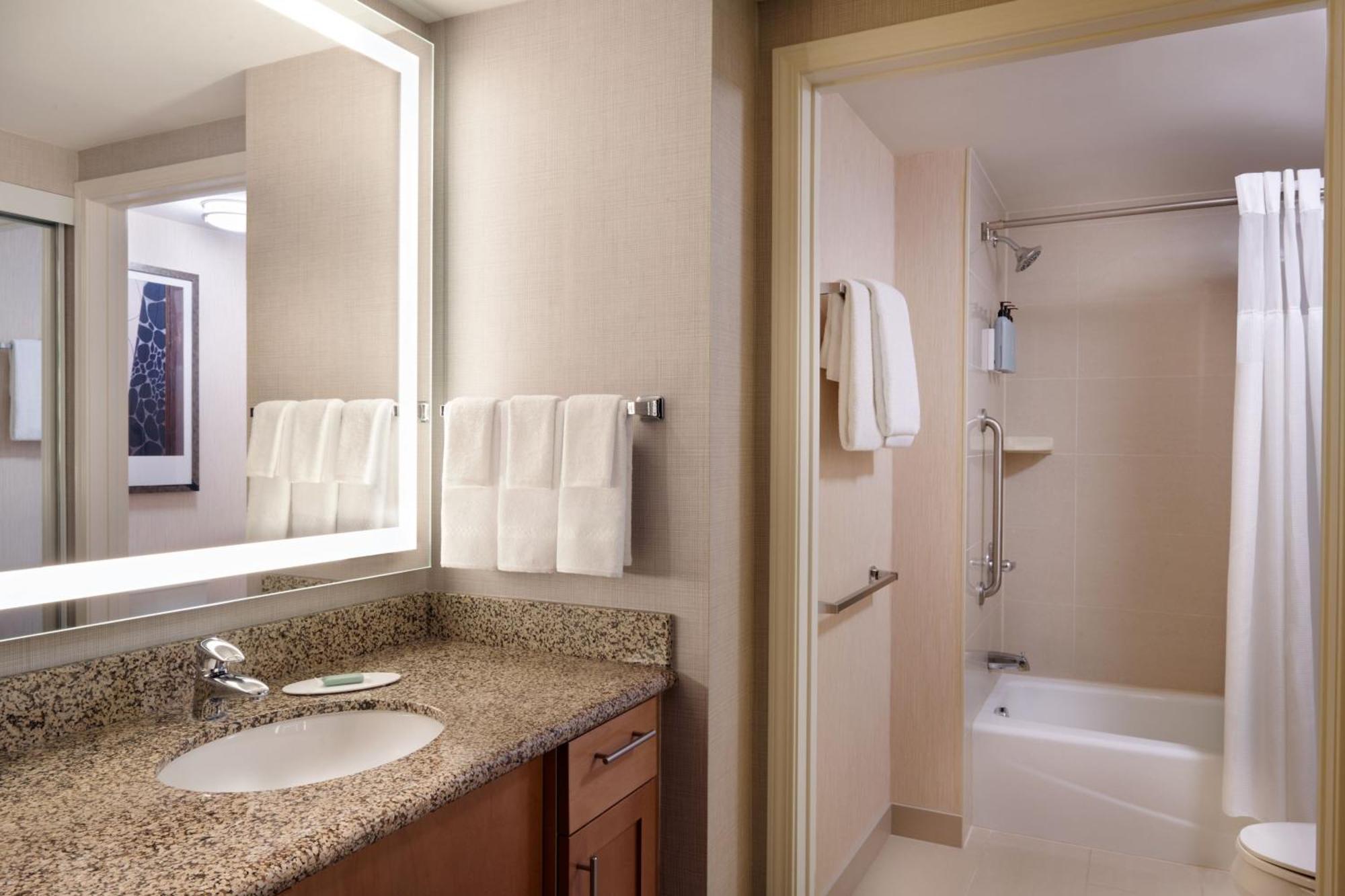 Residence Inn By Marriott Calgary Airport Eksteriør billede